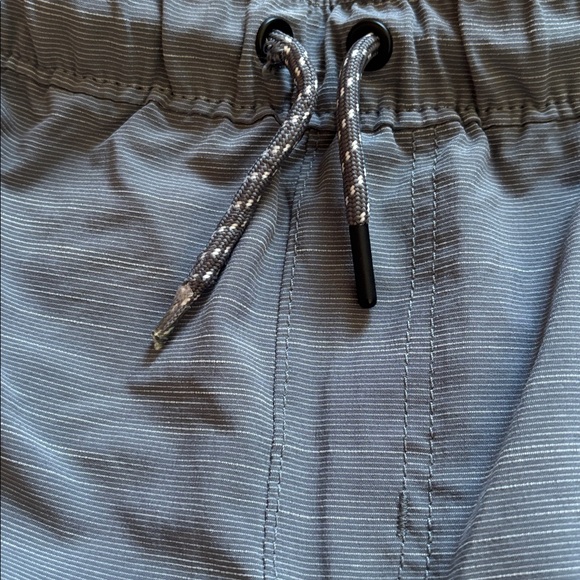 Shorts boys size 10-12 - Picture 8 of 17